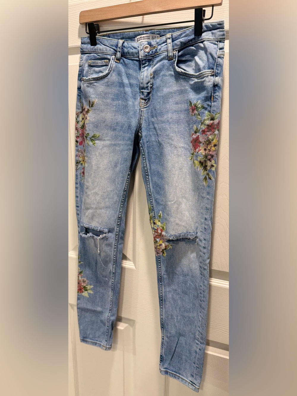Zara Basic Floral Print Distressed Skinny Jeans Size 4 EU 36 Light Wash Denim - Picture 4 of 11